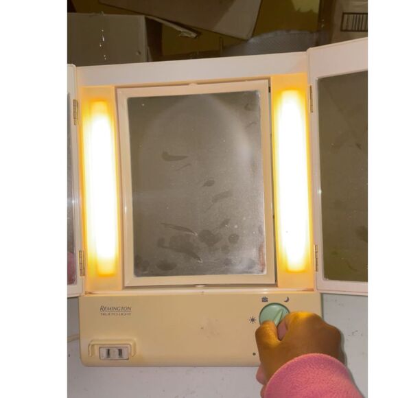 Vintage Remington True-To-Light LM-8 Lighted Makeup Mirror 3-Way Tri-Fold Works - Picture 3 of 9